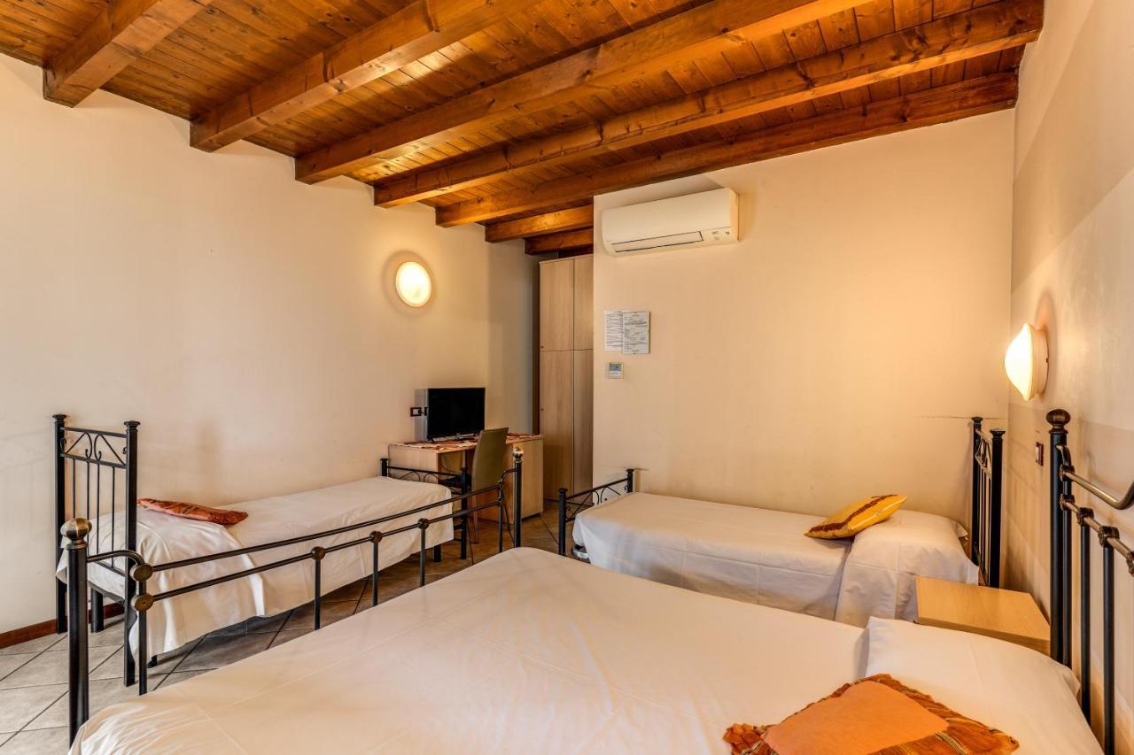 קסטיליונה דלה סטיביירה Agriturismo Pozzo Fiorito מראה חיצוני תמונה